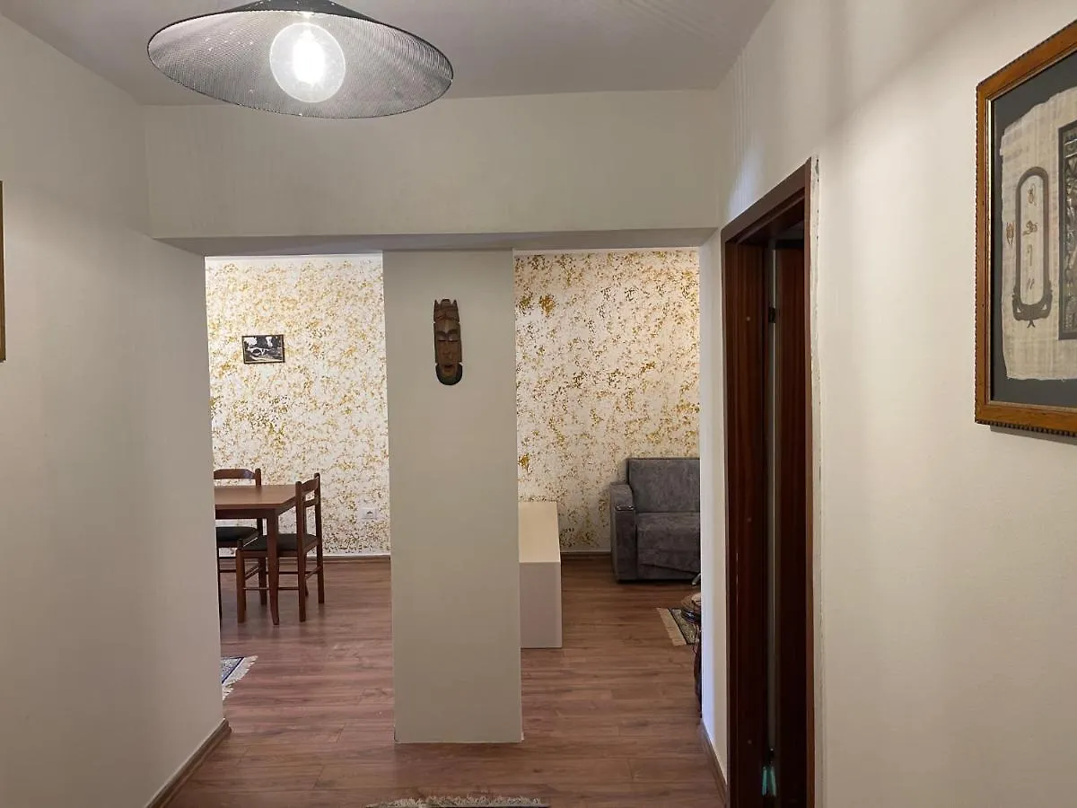 Hidden Gem Blloku Apartment Tirana 0*,